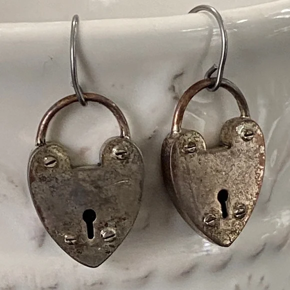 Vintage Fossil Heart PadLock Keyhole Earrings Vintage Edgy Antiqued Style - Picture 9 of 11